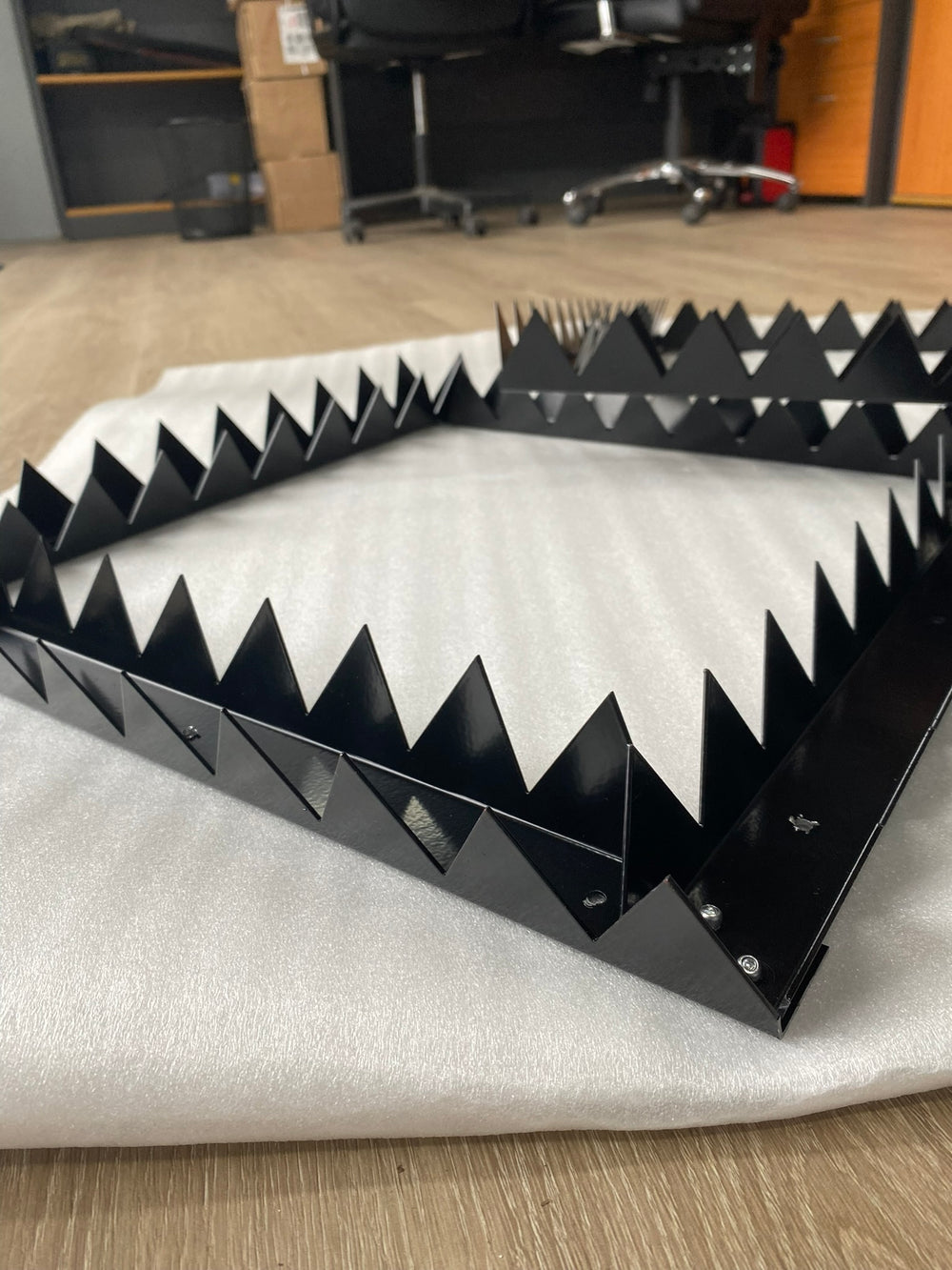 Crown spikes - Great white - 300 , 350 , 400 , 500 or 600mm squares.