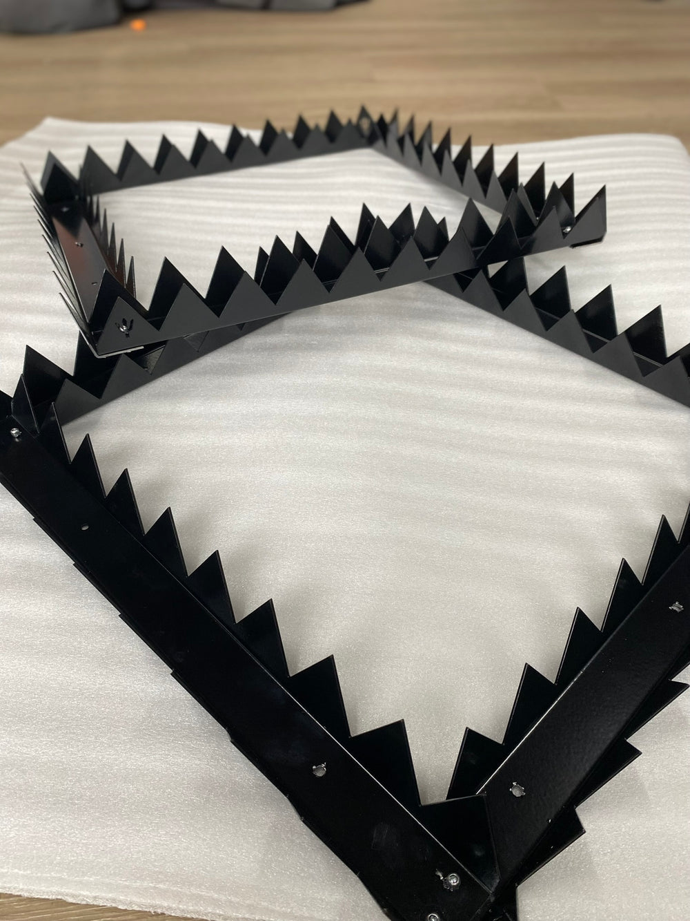 Crown spikes - Great white - 300 , 350 , 400 , 500 or 600mm squares.